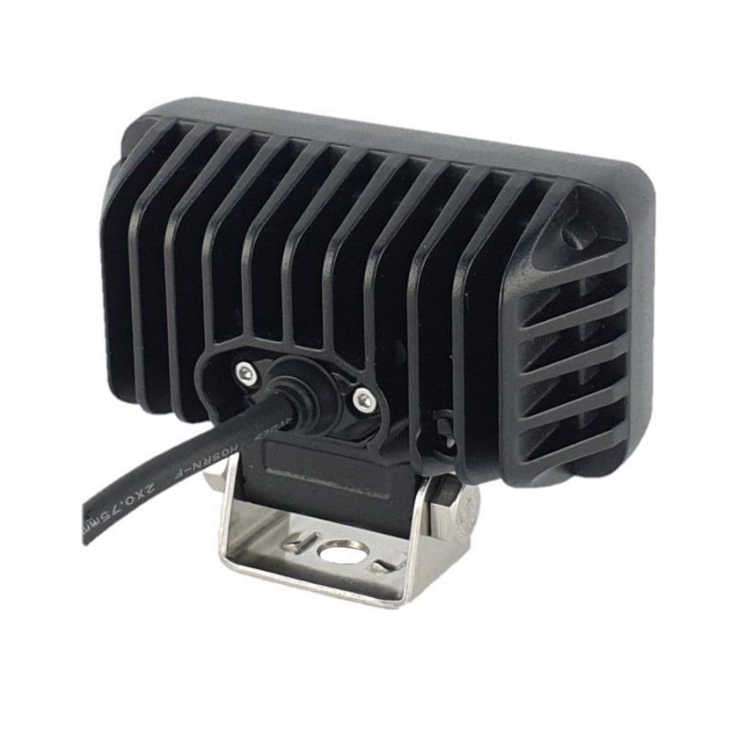 pryamougolnaya-svetodiodnaya-fara-30-vatt-3-led-osram-blizhnego-rabochego-sveta-11-sm-ip68-pro-5.jpg
